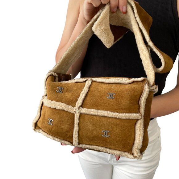 CHANEL Vintage CC Logo Shearling Crossbody Bag Brown Cream Mouton Suede [106225] - Picture 5 of 16